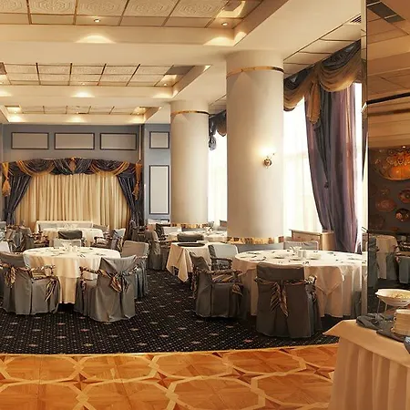 Hotel Dnipro 4*